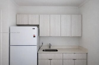 Building Photo - 572 NE 67th St