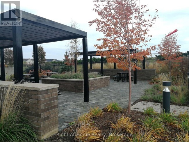 Building Photo - 610-610 Farmstead Dr