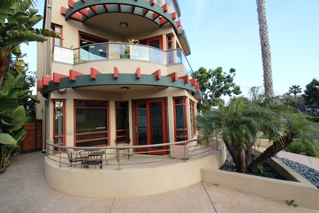 Building Photo - 5431 La Jolla Blvd