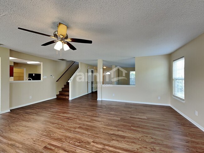 Foto del edificio - 13993 Meadow Lake Dr
