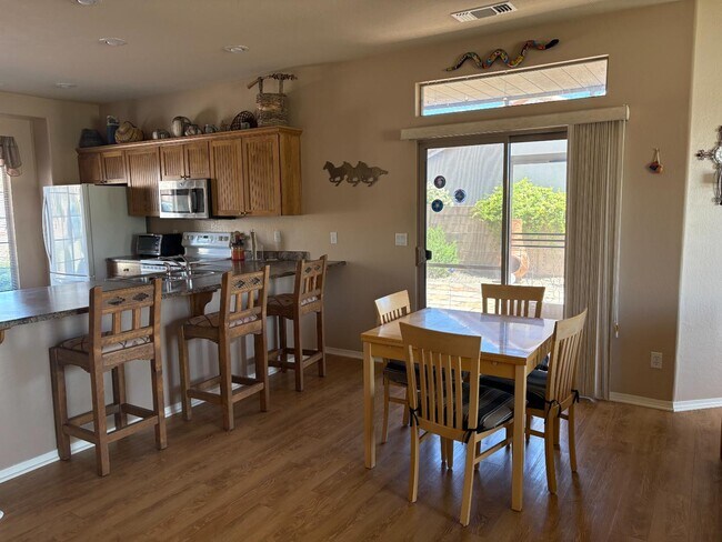 Foto del edificio - 1455 E Ridgeview Dr