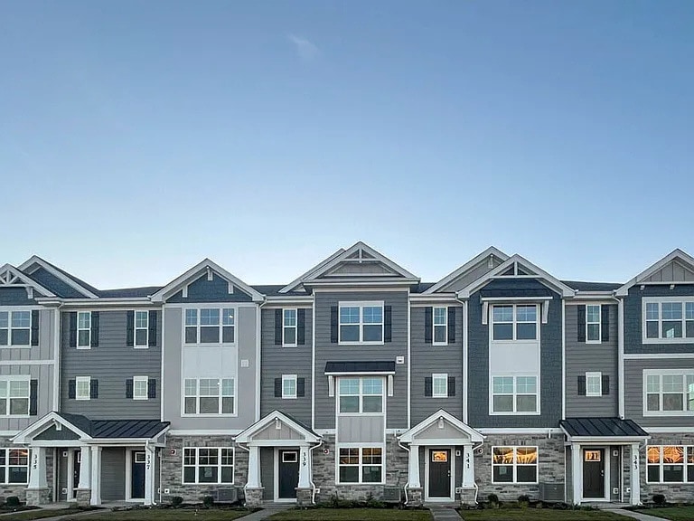 Foto principal - 367 Bridgeview Ct