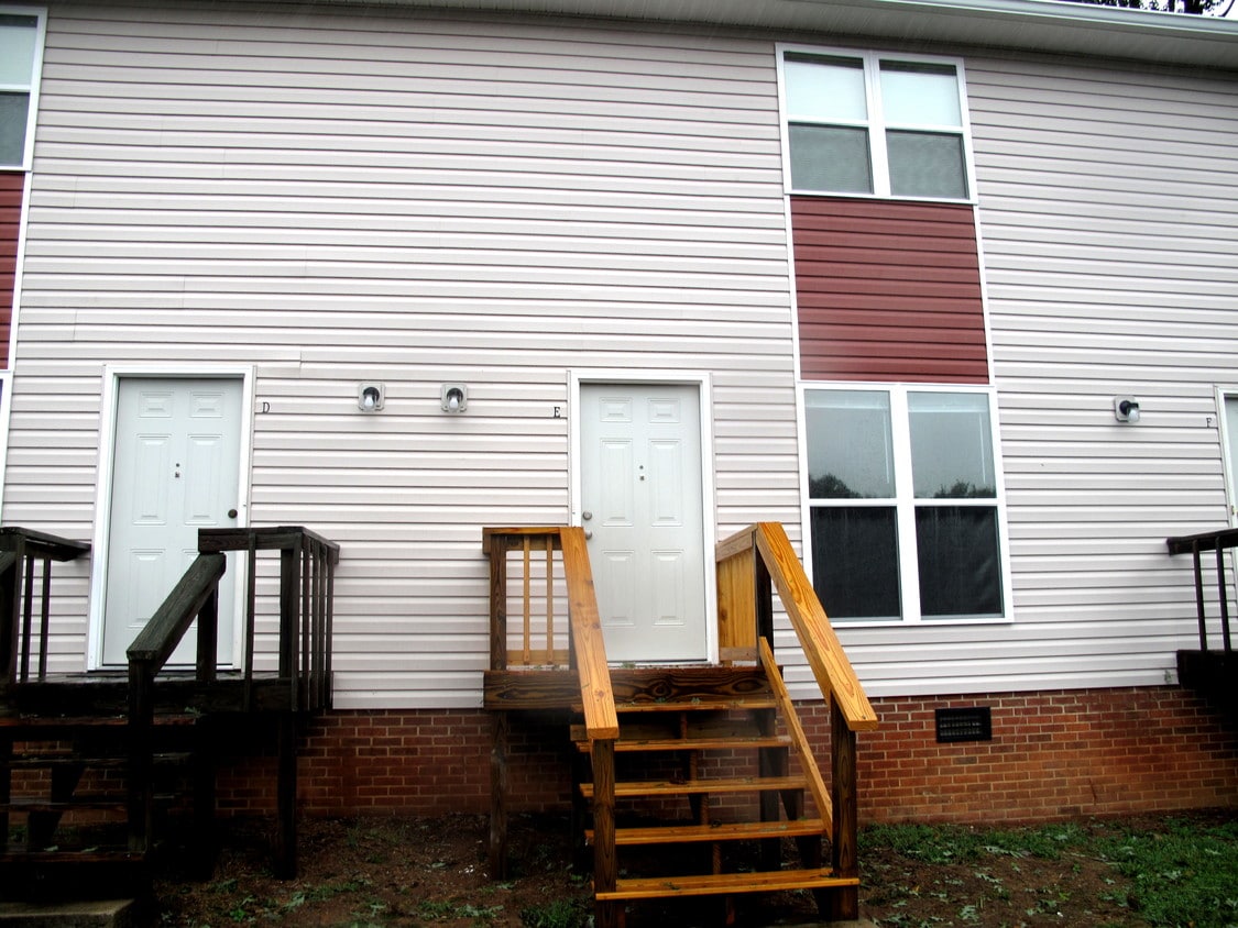 Primary Photo - 545 12th Ave NE