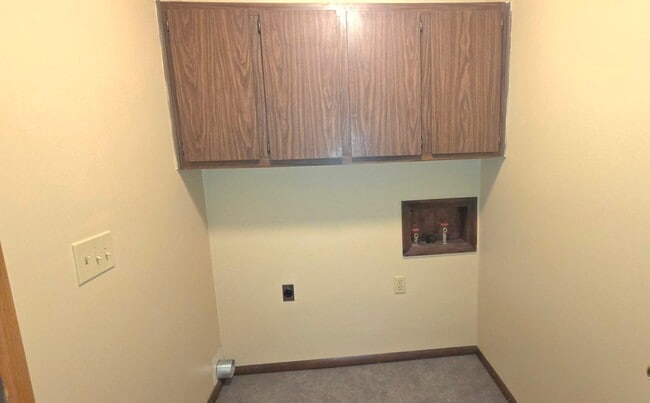 Building Photo - 2 Bedroom House! Great Location! $895 Yard Care Included!