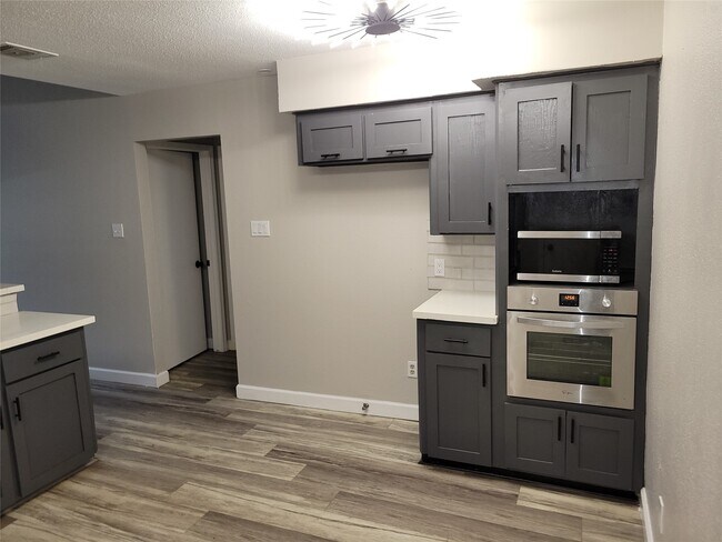 Foto del edificio - 13923 Ivymount Dr