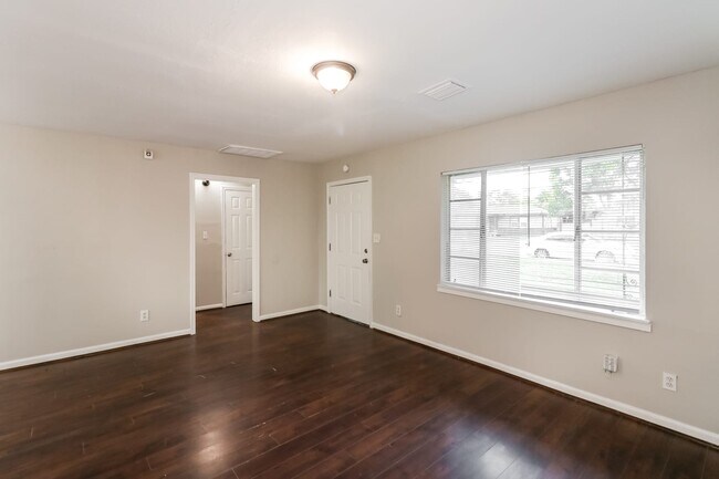 Foto del edificio - 8837 Richland Dr