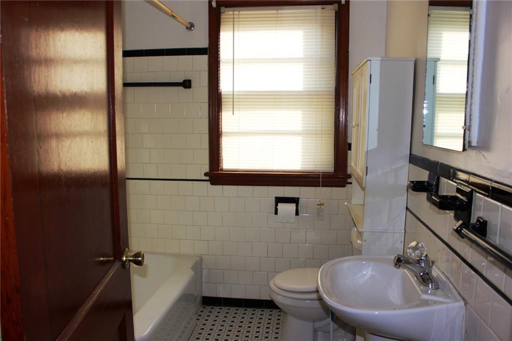 Building Photo - 406 Highland Ave