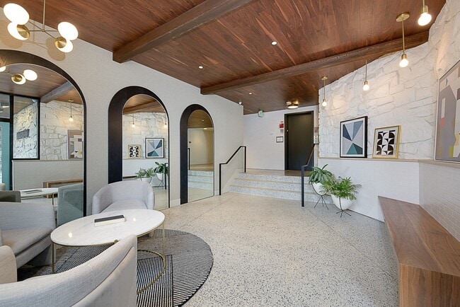 Interior Photo - Val Anne