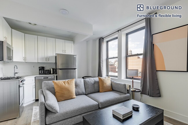 Building Photo - 45 W 81st St