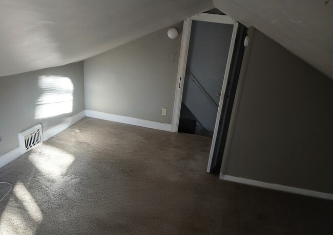 Building Photo - 407 N Covell Ave