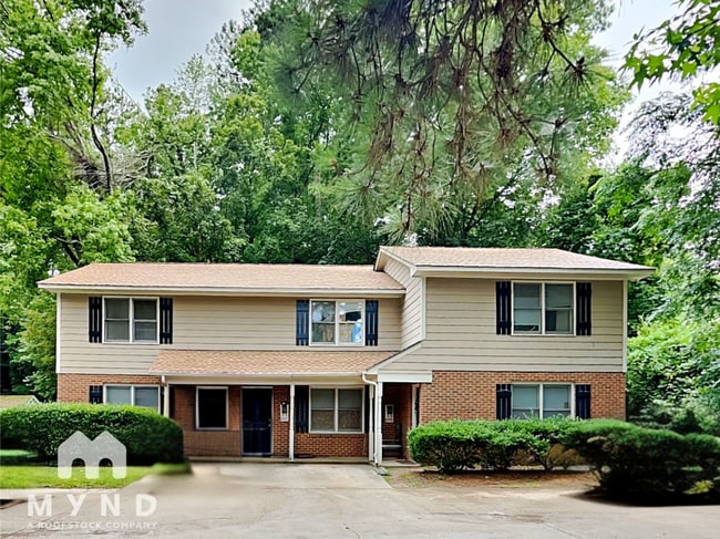 Building Photo - 8715 Chapel Hill Rd