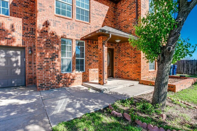 Foto del edificio - 4 Bed 3 Bath in Yukon
