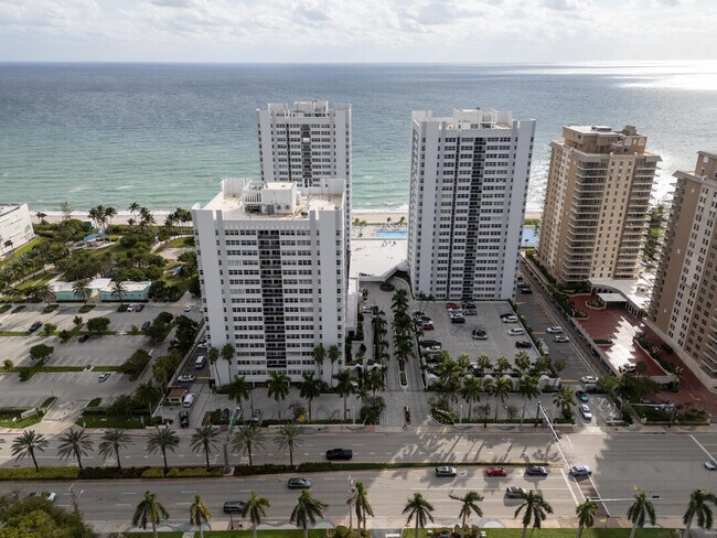 Building Photo - 1904 S Ocean Dr