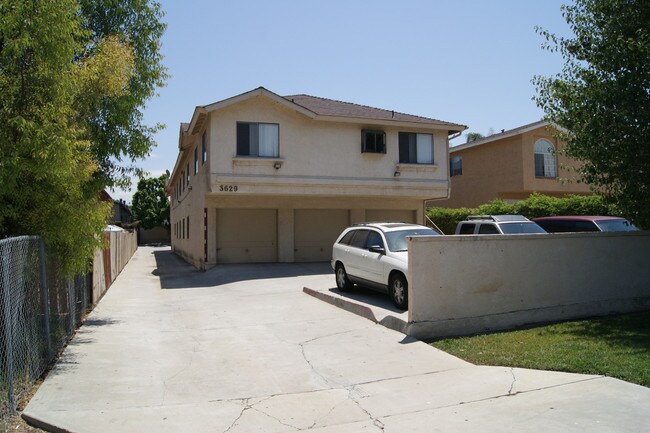 Building Photo - SPRING VALLEY. 2 Bed/2 Bath w/AC!