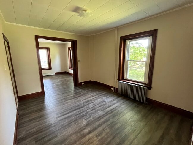 Building Photo - 68 E Fairview Ave