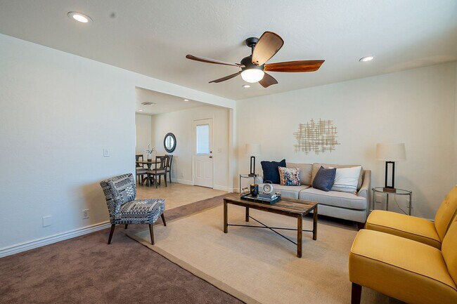 Building Photo - Scottsdale Home that has everything you need!