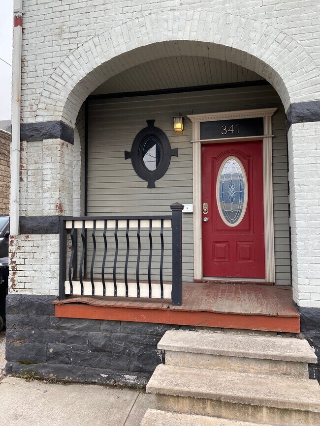 Foto del edificio - 341 W 3rd St