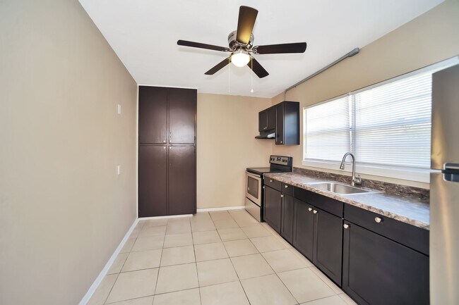 Foto del edificio - 1420 AVOCADO AVE #11