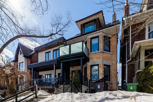 Building Photo - 1502 Dufferin St