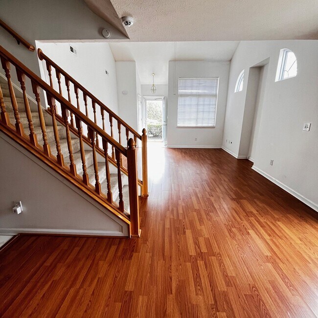 Foto del edificio - 9356 Villa Creek Dr
