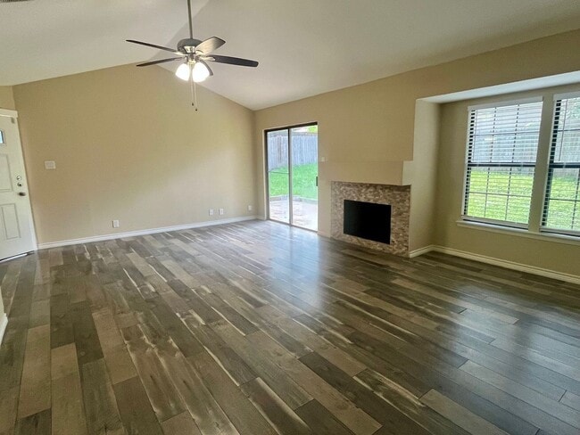Building Photo - 3/2/2 Single Story Hidden Gem ~ Conveniently Located to RAFB, SAMMC & shopping ~ Move in Ready!