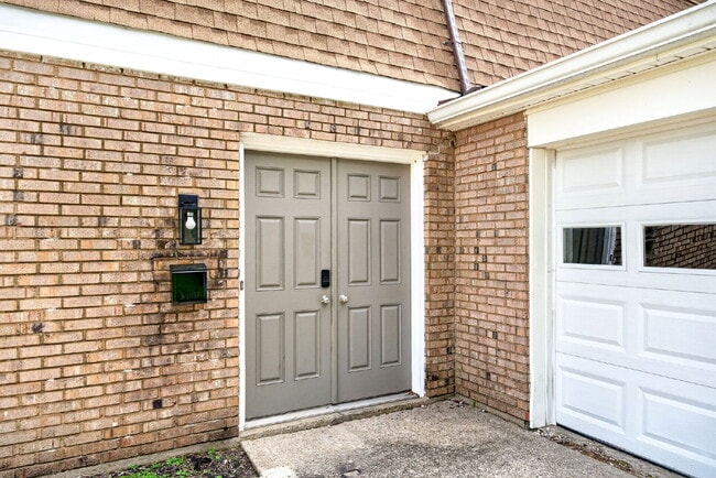 Building Photo - 931 Waycross Rd