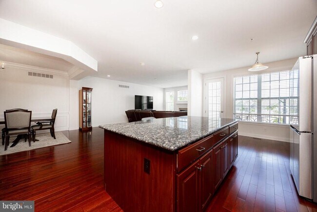 Building Photo - 71 Iron Hill Way