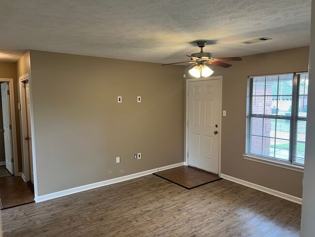Foto del edificio - 3 Bed 2 Bath Home