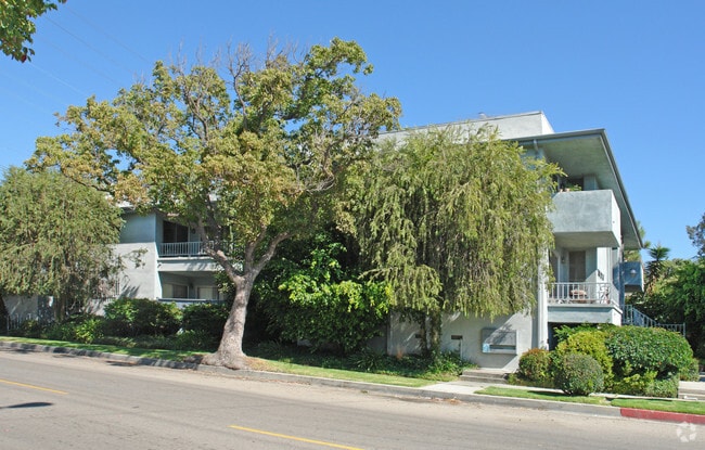 Building Photo - LUXURY LIVING AT AN AFFORDABLE PRICE