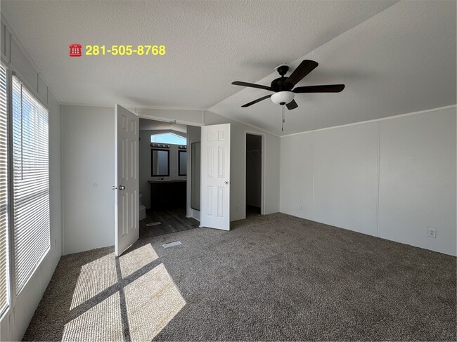 Foto del edificio - 16206 Wood Dr