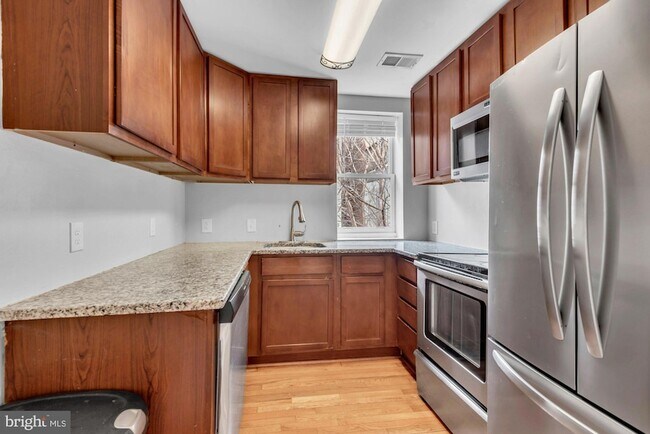 Foto del edificio - 210 W Read St