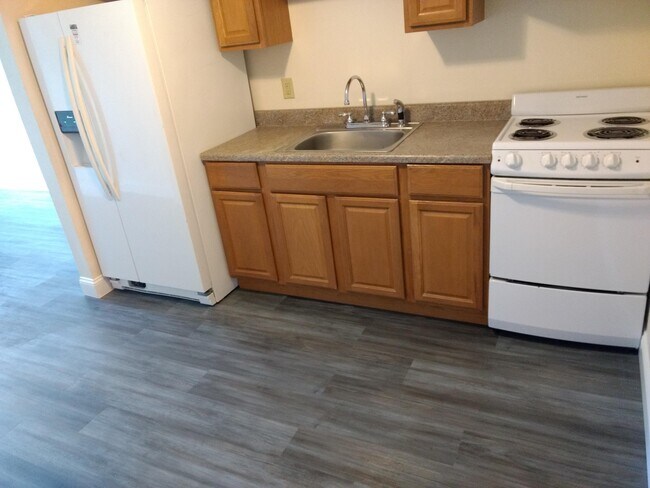 Kitchen - 13 Shawnee Rd