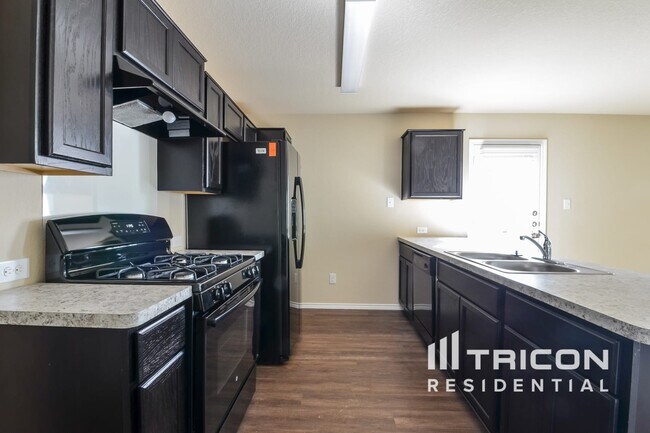 Building Photo - 9735 Marbach Gdn