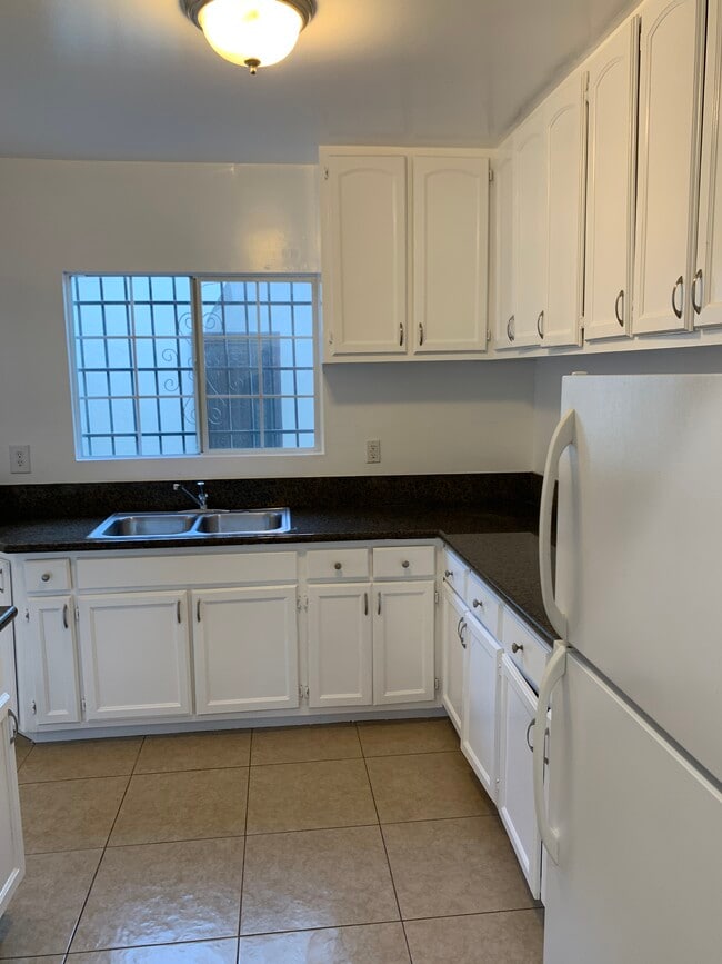 Building Photo - 5312 Romaine St