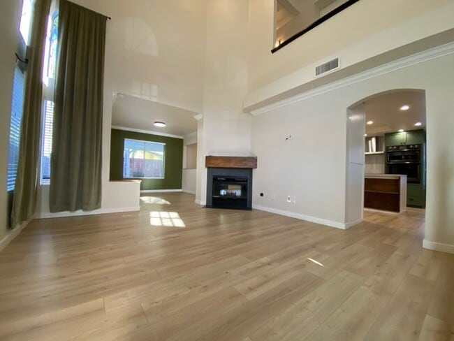 Foto del edificio - Beautiful 3BD/2.5Bath home within the Rancho Del Oro Village!