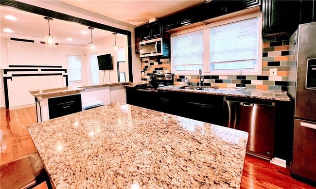 Building Photo - 814 Moreland Ave SE