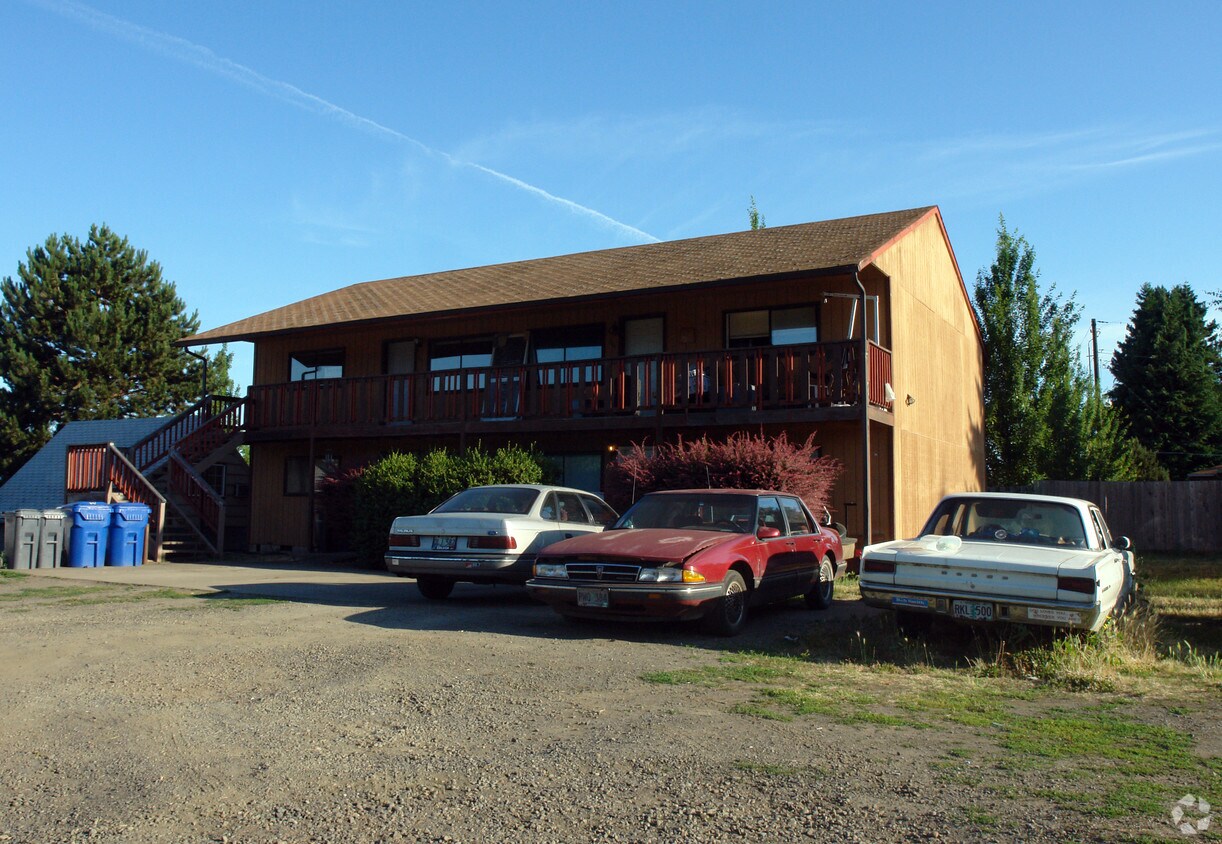 Primary Photo - 641-647 Plymouth Dr NE