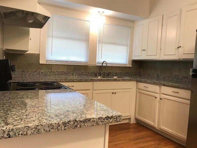 Building Photo - 9160 White Oak Dr