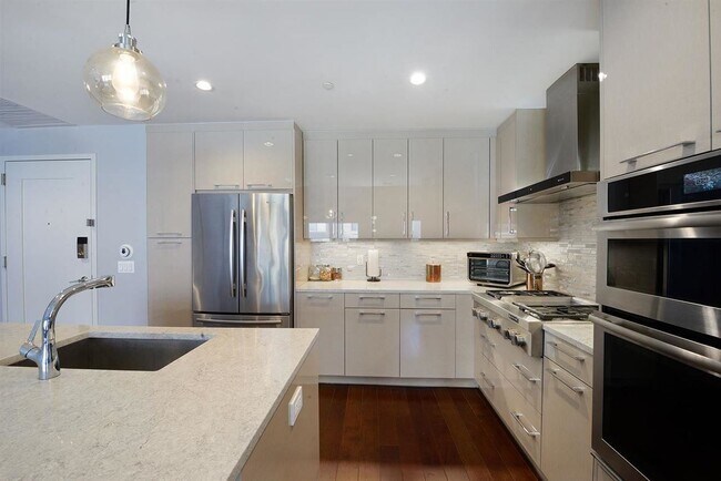 Foto del edificio - 150 Henley Pl