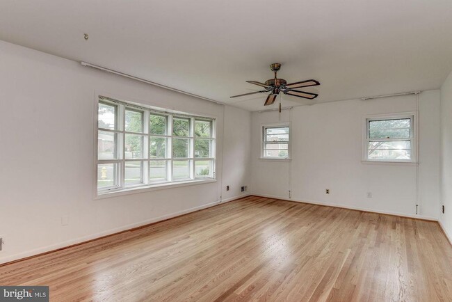 Foto del edificio - 335 N Madison St