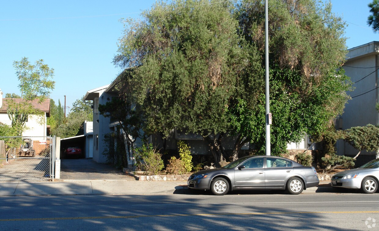 Primary Photo - 5804 Whitsett Ave
