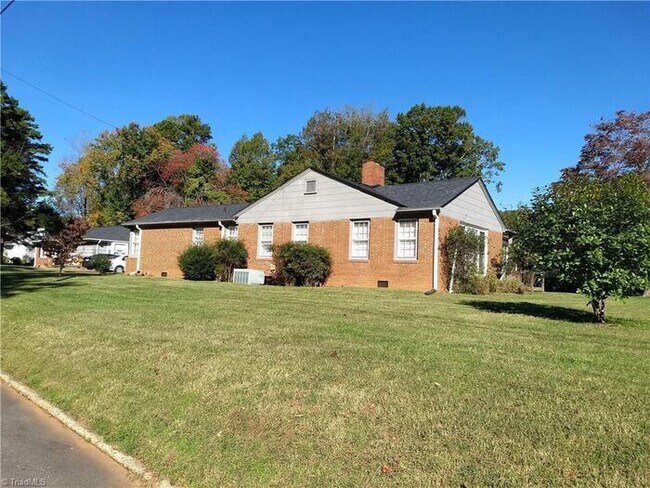 Foto del edificio - 206 Ridgewood Dr