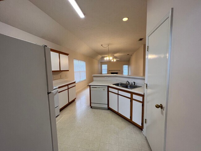 Building Photo - 3 br, 2 bath House - 939 LaVergne Lane