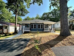 Building Photo - 905 Gardner St