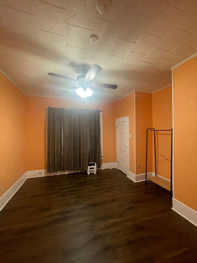 Building Photo - Charming 3-Bedroom Home with Office Near D...