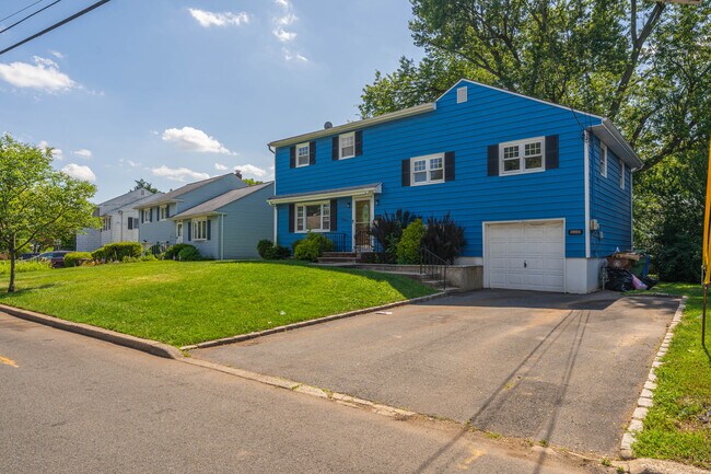 Building Photo - 1641 Lenape Rd