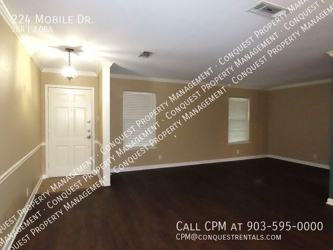 Building Photo - 224 Mobile Dr