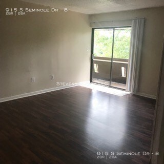 Building Photo - 915 Seminole Drive # 8 East Ridge