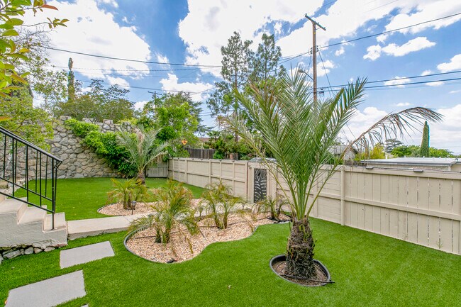 Building Photo - 10630 Samoa Ave