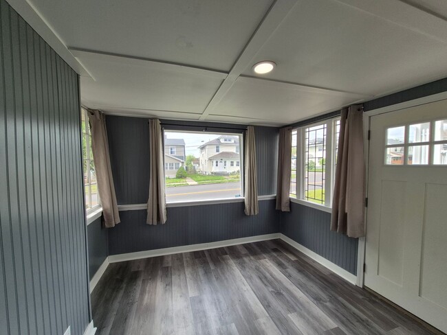 Foto del edificio - Get this adorable 3-bedroom 2 full bath ho...